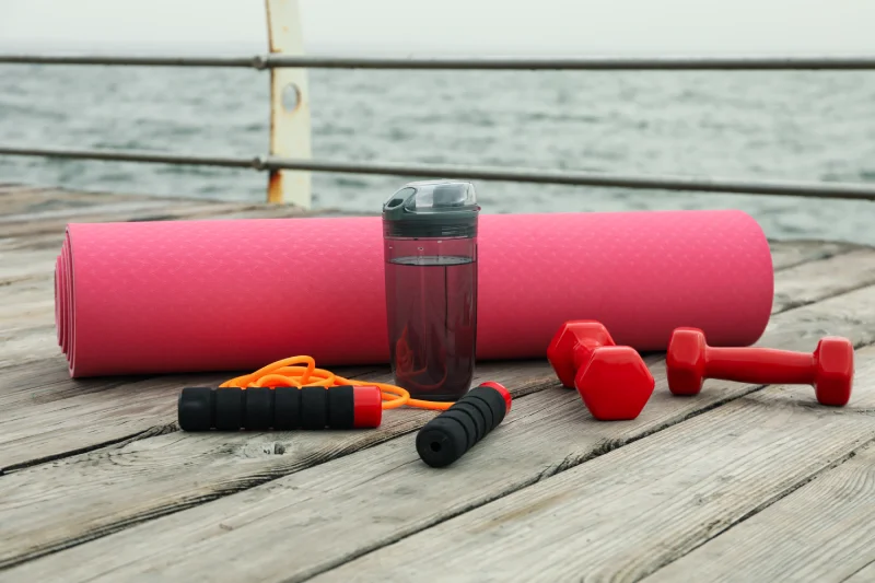 akcesoria fitness na wakacyjnym wyjeździe