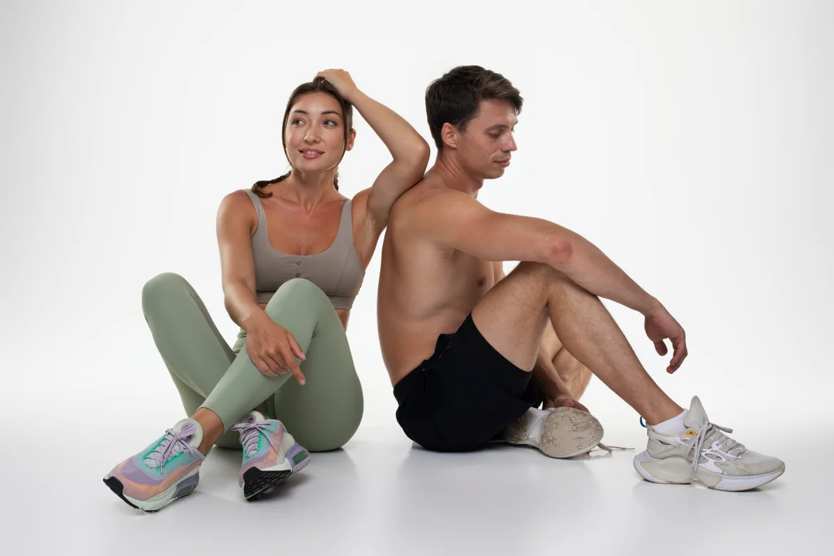 Intensywny trening w domu, skuteczne ćwiczenia na spalanie tłuszczu, forma na lato bez siłowni, rzeźba ciała, domowy trening interwałowy.