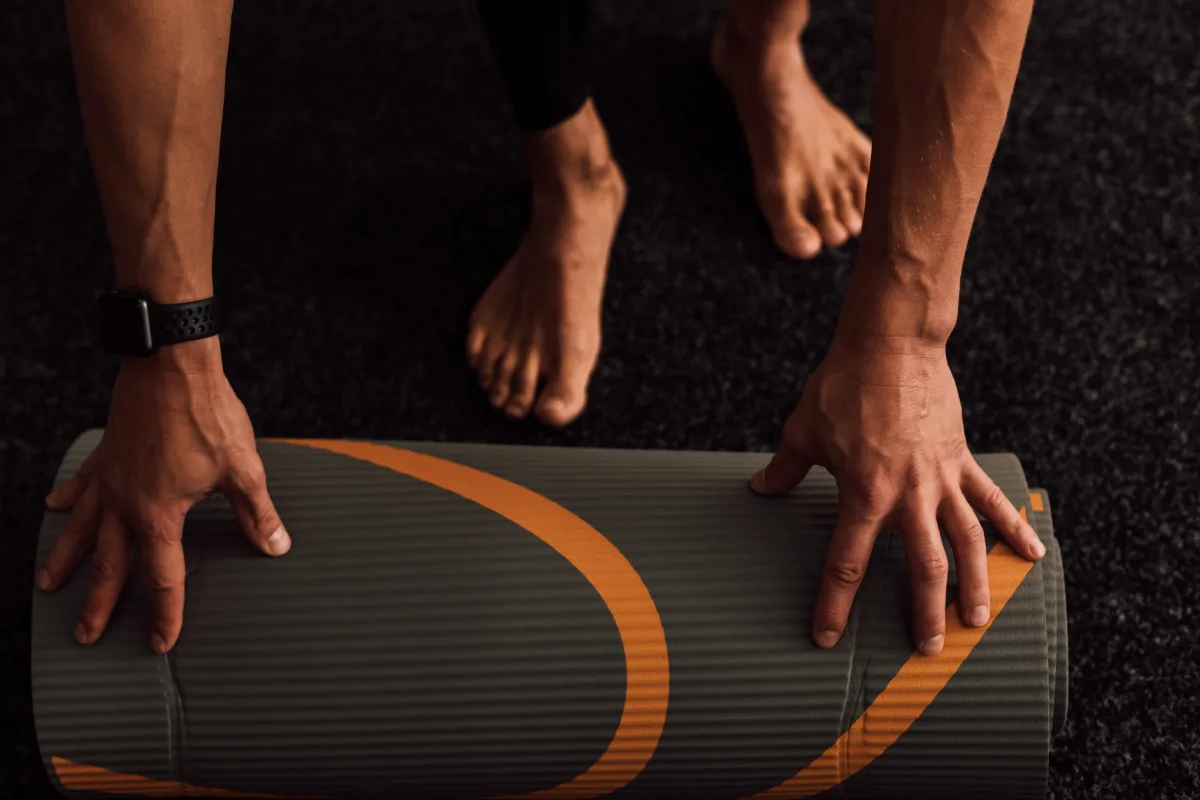 trening sensomotoryczny z użyciem maty do ćwocześ w domu